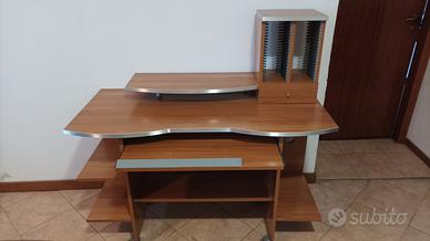 scrivania porta pc