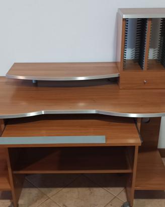 scrivania porta pc