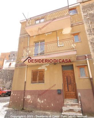 Casa, Isnello.