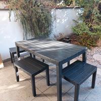 Tavolo da giardino e 4 panche