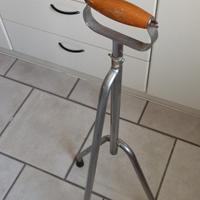 Tripode d'appoggio per deambulazione