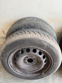 Pneumatici 165/70R14 con cerchio