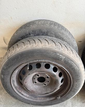 Pneumatici 165/70R14 con cerchio