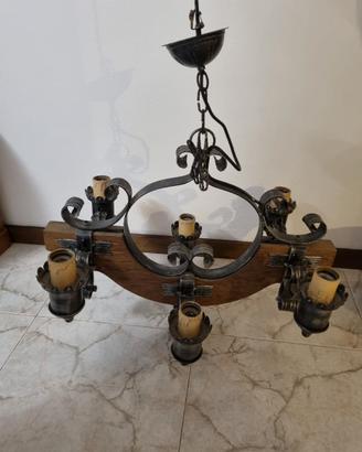 Lampadario vintage in ferro battuto