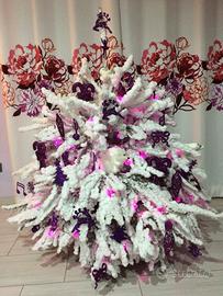 Albero innevato essiccato 
