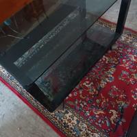 Tavolino da salotto moderno con ripiano in vetro