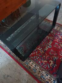 Tavolino da salotto moderno con ripiano in vetro