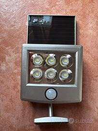 Lampada solare da esterno  nuova