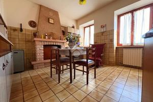 CASA SEMINDIPENDENTE A FOSSATO DI VICO