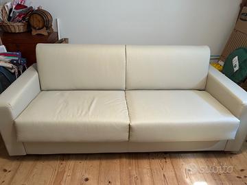 Divano letto in ecopelle