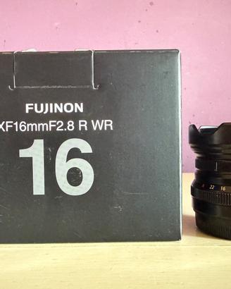 Obiettivo mirrorless Fujifilm 16mm f2.8