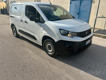 Peugeot partner 1.5 diesel 3 posti full optional