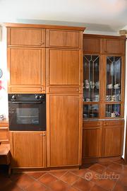 CUCINA CON MOBILI LEGNO NOCE MASSICCIO