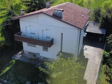 CASA SINGOLA CON GIARDINO CON GIARDINO IN POSIZ...