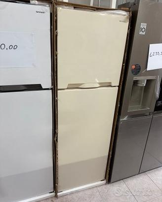 Frigorifero con congelatore parte superiore beige