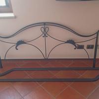 Letto ferro nattuto matrimoniale più comodini