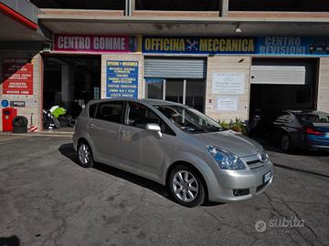 Toyota Corolla Verso 2.2 7 POSTI PROMO