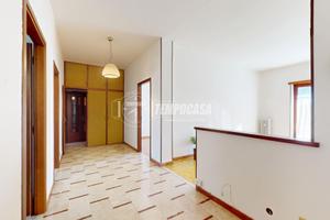 QUADRILOCALE AL QUARTO PIANO LIBERO SUBITO !!!