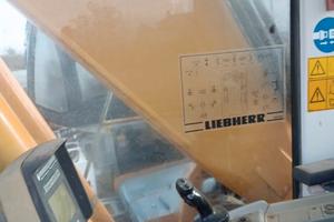 Escavatore cingolato liebherr 924