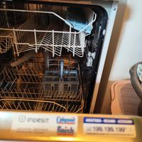 lavastoviglie Indesit 