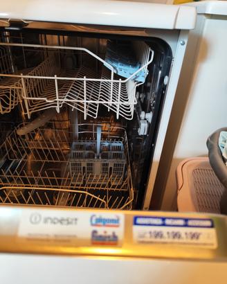 lavastoviglie Indesit 