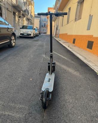 Monopattino jeep