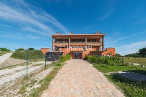 VILLA PANORAMICA RISTRUTTRATA IMMERSA NEL VERDE