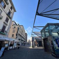 NEGOZIO A NAPOLI