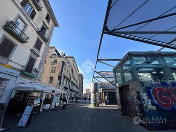 NEGOZIO A NAPOLI