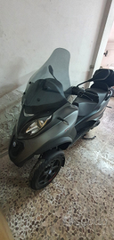 Piaggio MP3 scooter 3 ruote
