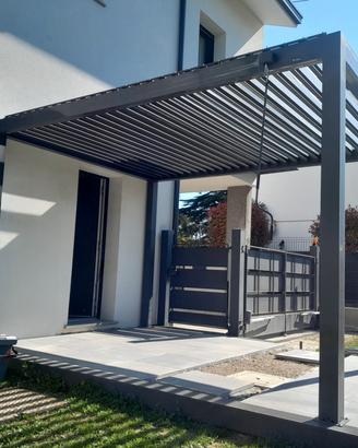 Pergola bioclimatica ancora imballata 
