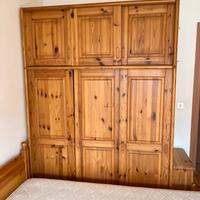 Mobile di legno per la camera a tre ante