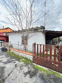 Rustico / Casale di 120 m² con 4 locali a Frosinon
