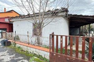 Rustico / Casale di 120 m² con 4 locali a Frosinon