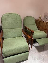 2 Poltrone in legno e tessuto reclinabili