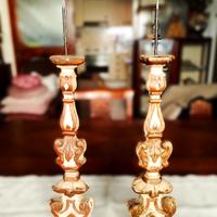 coppia di candelabri da chiesa in legno