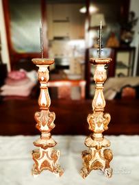 coppia di candelabri da chiesa in legno