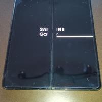 Samsung Z Fold 3 con difetto allo schermo grande