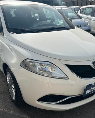 Lancia Ypsilon 1.2 69 CV 5 porte Gold