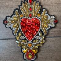 Cuore sacro applicazione paillettes e cristalli