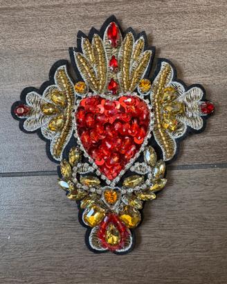 Cuore sacro applicazione paillettes e cristalli