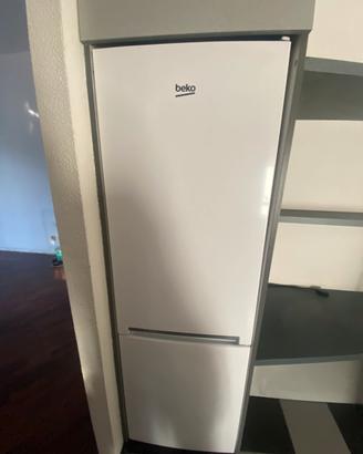 Frigorifero con freezer marca Beko