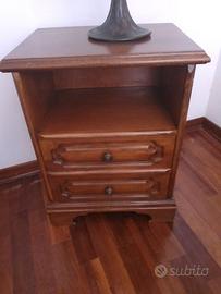 Comodino in legno con 2 cassetti stile classico