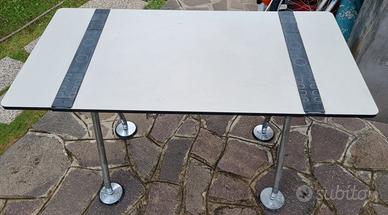 Scrivania serie Nomos di Norman Foster per Tecno