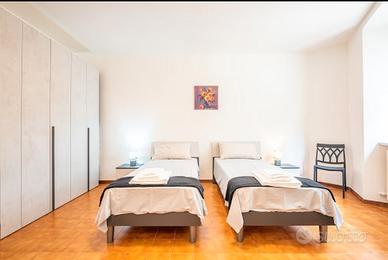 letti singoli e comodini 