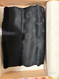 Scialle louis vuitton nero monogram M71329