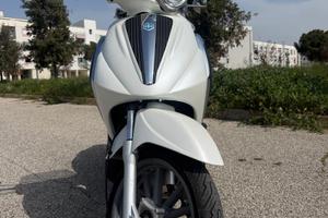 Beverly 300 tourer 2010