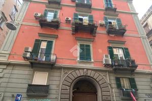 3 LOCALI A NAPOLI