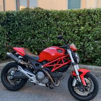 DUCATI MONSTER 696