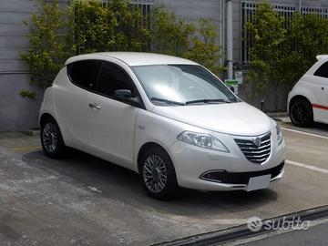 Lancia y 2015